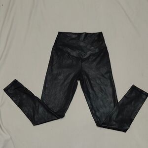 Offline By Aerie Black The Hugger Hi-Rise Leggings Medium